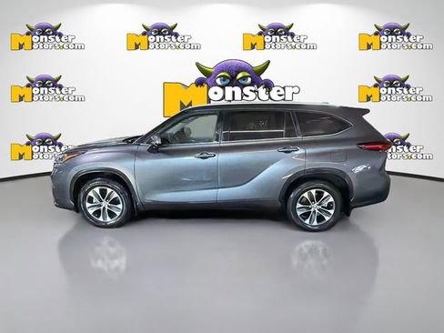 Used 2024 Toyota Highlander XLE image 7