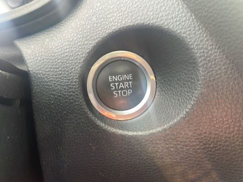 Used 2023 Toyota Corolla Cross LE w/ Moonroof Package image 17