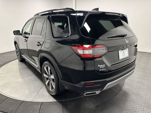 Certified 2023 Honda Pilot Touring image 9