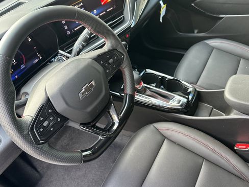 Used 2025 Chevrolet Trax RS w/ Driver Confidence Package image 11