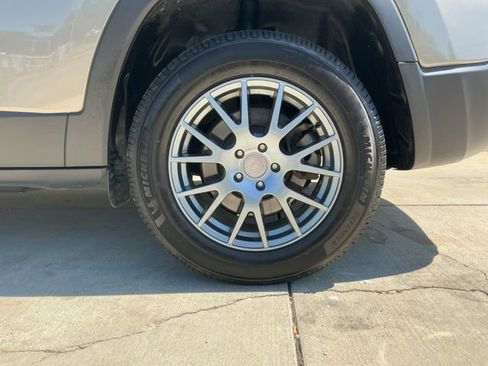 Used 2021 Jeep Cherokee Latitude Lux w/ Comfort/Convenience Group AWD/4WD image 30