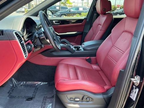 Used 2022 Porsche Cayenne Coupe AWD/4WD image 13