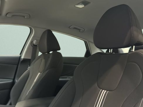 Certified 2025 Hyundai Elantra Hybrid FWD image 11