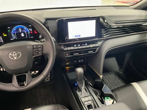 Used 2026 Toyota Camry SE FWD image 8