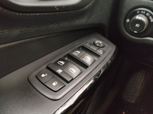 Used 2020 Jeep Cherokee Latitude Plus image 27