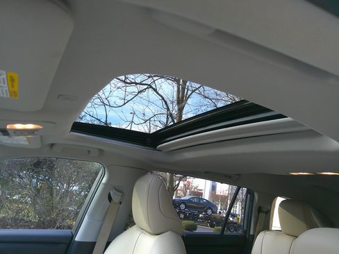 Used 2023 Toyota Highlander XLE image 29