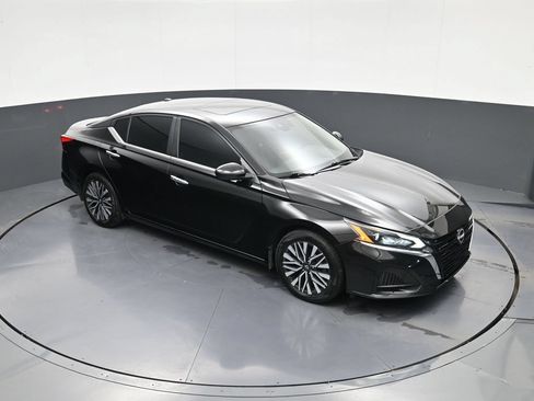Used 2023 Nissan Altima 2.5 SV w/ SV Premium Package FWD image 24