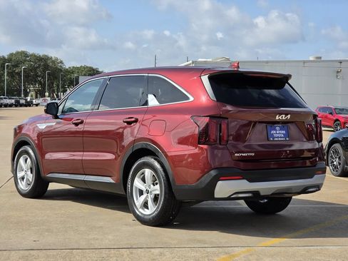 Used 2024 Kia Sorento LX FWD image 7