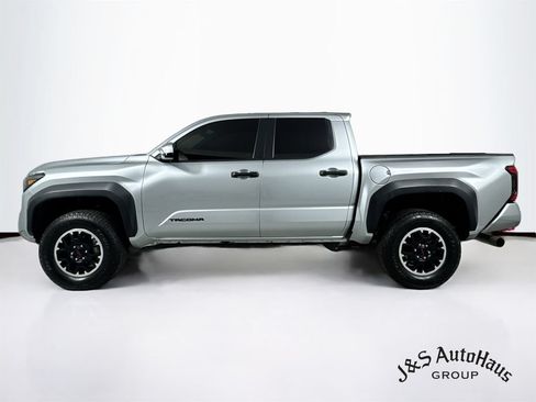 Used 2024 Toyota Tacoma TRD Off-Road AWD/4WD image 4