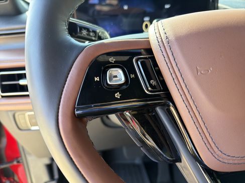 Used 2025 Lincoln Aviator Reserve w/ Luxury Package RWD image 12