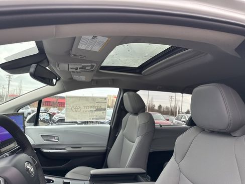 New 2026 Toyota Sienna XLE image 31