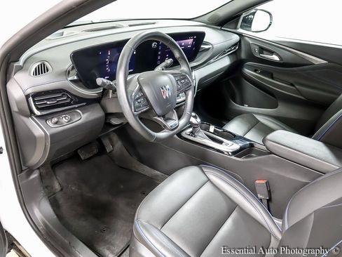 Used 2025 Buick Envista Sport Touring image 10