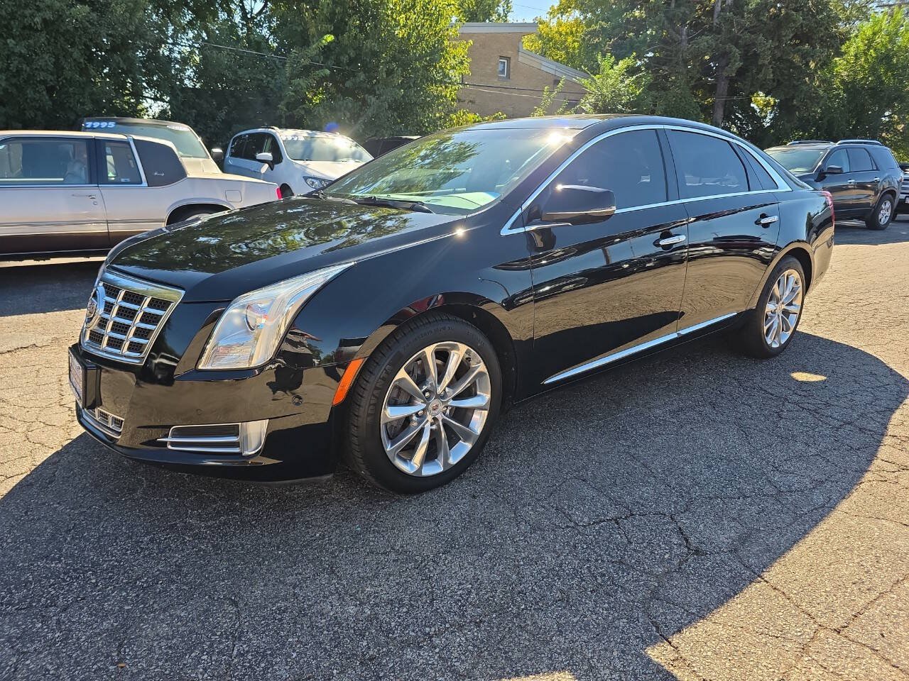 Used 2014 Cadillac XTS Luxury w/ Driver Awareness Package FWD image 2