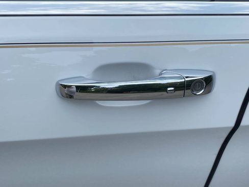 Used 2019 Jeep Grand Cherokee Limited RWD image 11