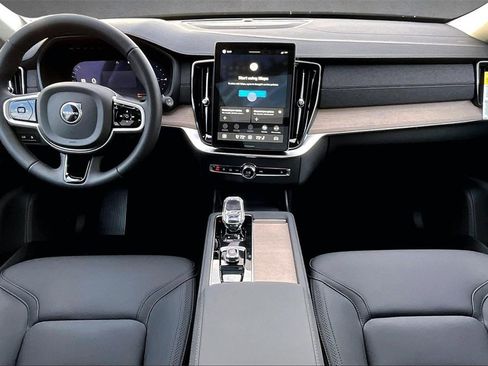 New 2026 Volvo XC90 T8 Plus w/ Protection Package Premier image 5