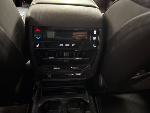 Used 2022 Jeep Grand Cherokee L Limited AWD/4WD image 17