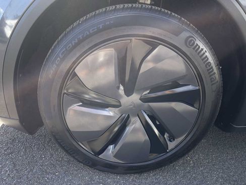 Used 2026 Tesla Model Y 2WD image 18