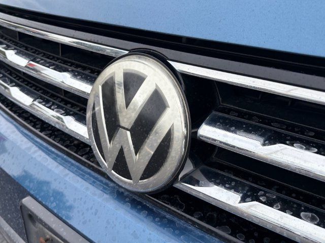 Used 2020 Volkswagen Tiguan SEL AWD/4WD image 24