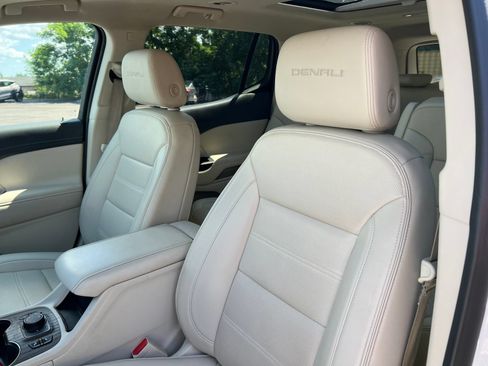 Used 2023 GMC Acadia Denali w/ Denali Ultimate Package AWD/4WD image 4