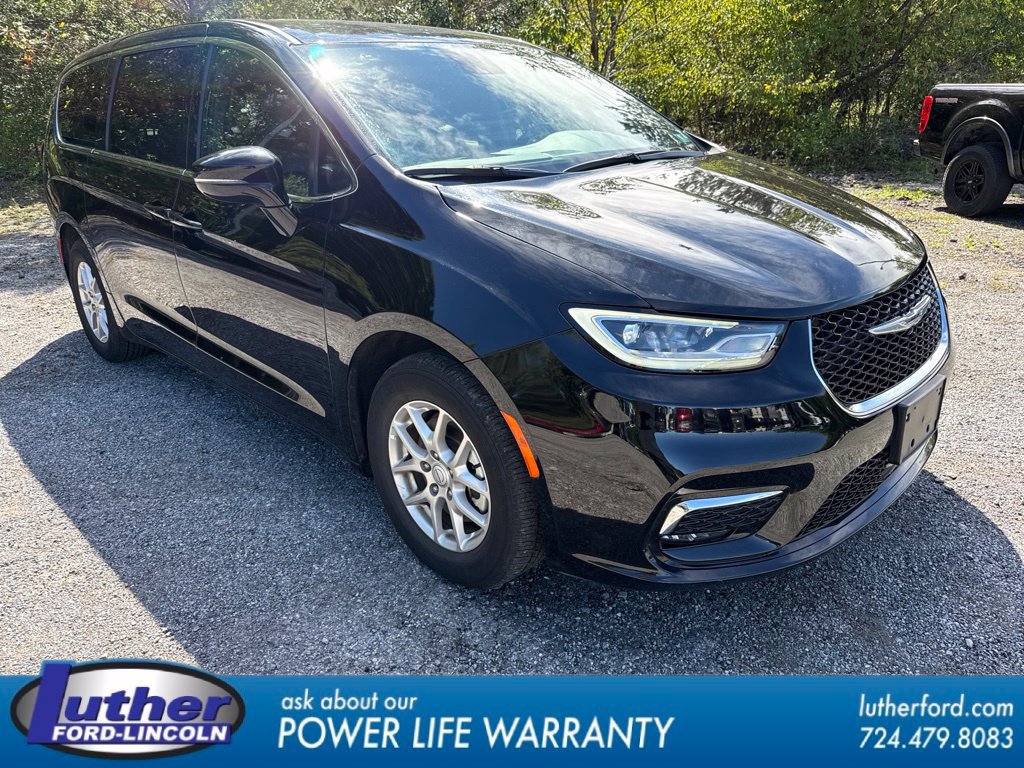 Used 2025 Chrysler Pacifica Select FWD image 1