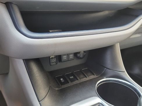 Used 2019 Toyota Highlander XLE image 23