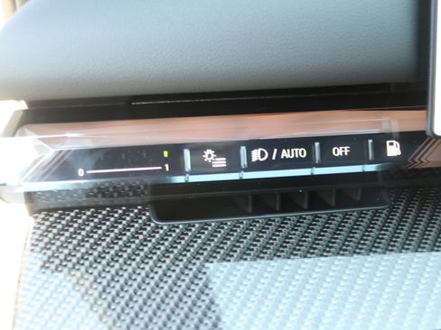 New 2026 BMW 550e xDrive image 25