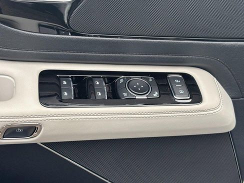 New 2026 Lincoln Aviator AWD image 17