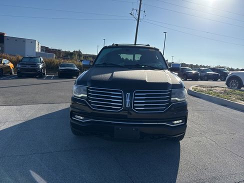 Used 2016 Lincoln Navigator Select image 6