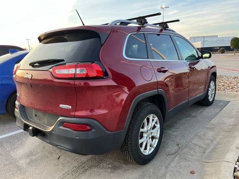 Used 2017 Jeep Cherokee Latitude w/ Safety/Convenience Group AWD/4WD image 3