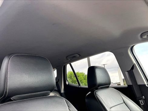 Used 2024 GMC Terrain SLT AWD/4WD image 22