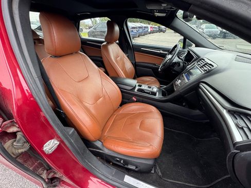 Used 2019 Ford Fusion Titanium AWD/4WD image 10