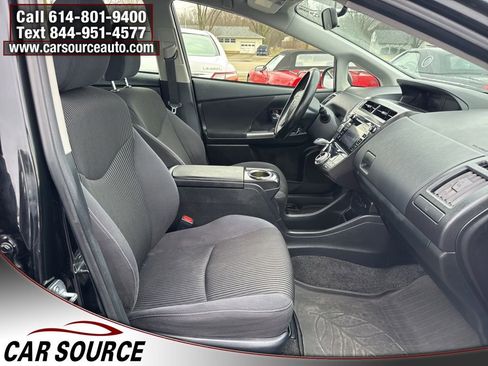 Used 2017 Toyota Prius V Three image 29