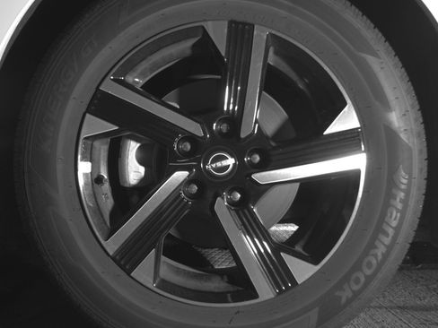 Used 2025 Nissan Sentra SV FWD image 12