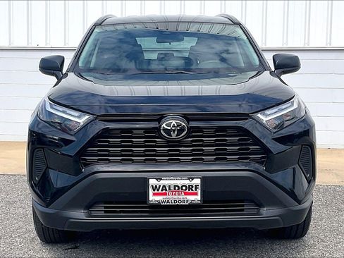 Used 2025 Toyota RAV4 LE AWD/4WD image 3