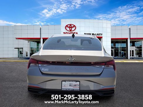 Used 2023 Hyundai Elantra SEL FWD image 4
