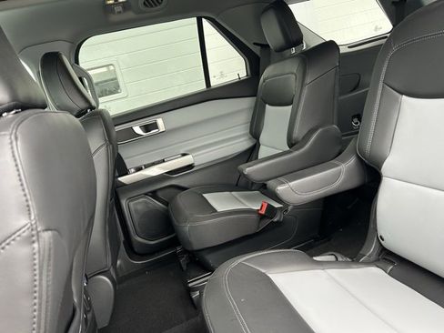 Used 2023 Ford Explorer XLT w/ Equipment Group 202A image 9