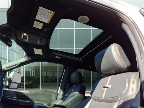 Used 2024 Ford F250 Platinum image 14