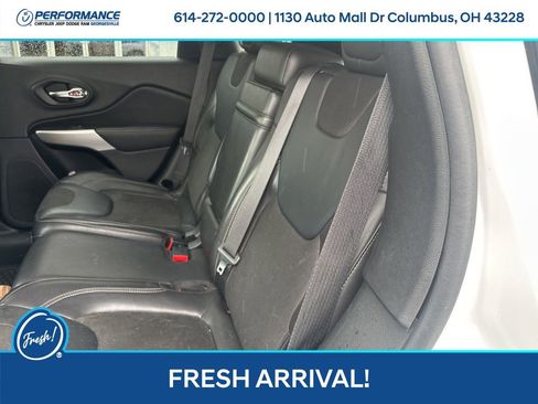 Used 2018 Jeep Cherokee Latitude Plus w/ Cold Weather Group AWD/4WD image 25