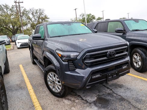 Used 2025 Toyota Tacoma SR5 AWD/4WD image 4
