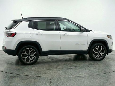 Used 2025 Jeep Compass Trailhawk AWD/4WD image 9