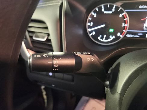 Used 2023 Nissan Rogue SV image 30