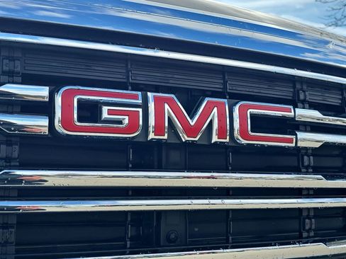 Certified 2023 GMC Acadia SLE w/ Driver Convenience Package image 32