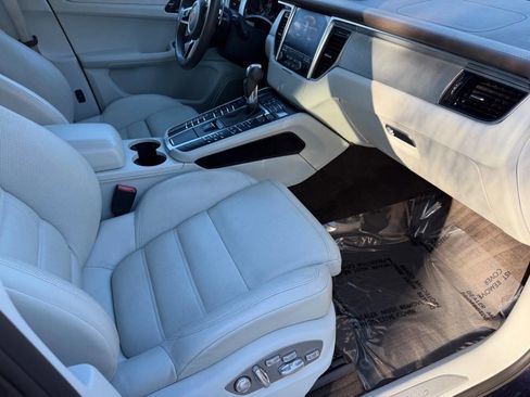Used 2017 Porsche Macan Turbo image 8