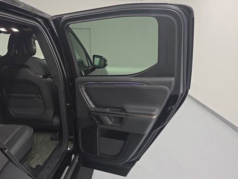 Used 2022 Rivian R1T Adventure image 19