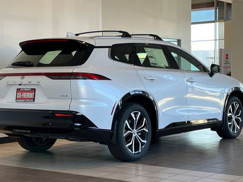 New 2026 Toyota Crown Signia XLE image 5