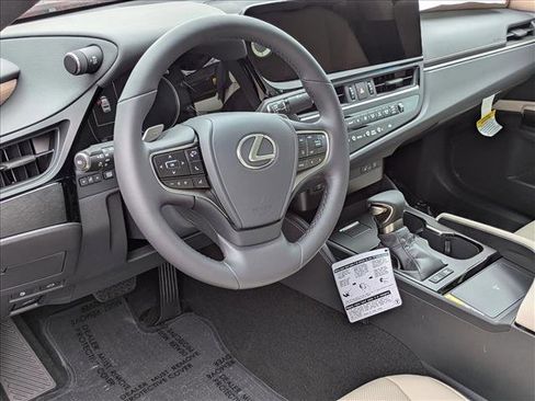 Used 2025 Lexus ES 300h w/ Premium Package FWD image 3
