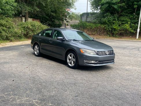 Used 2015 Volkswagen Passat 1.8T Limited Edition FWD image 3