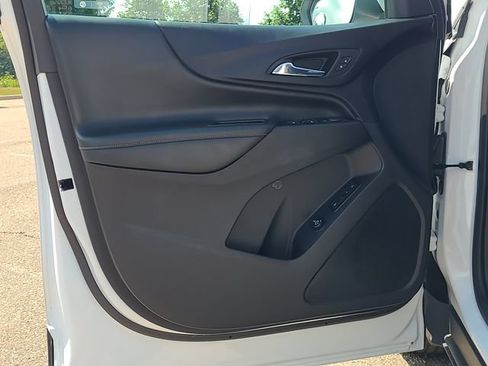 Used 2023 Chevrolet Equinox Premier AWD/4WD image 11