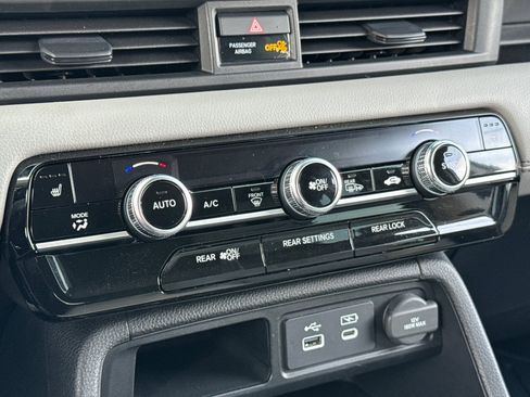 Certified 2024 Honda Pilot Touring image 27