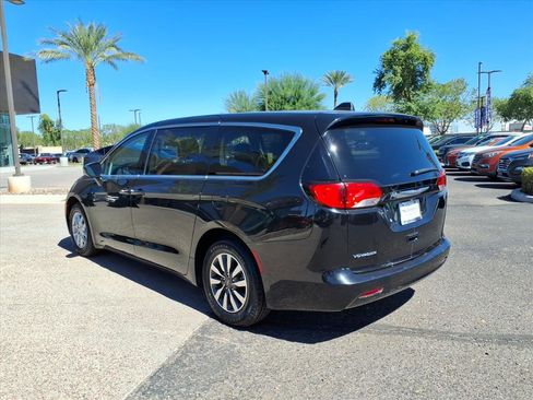 Used 2022 Chrysler Voyager LX image 7